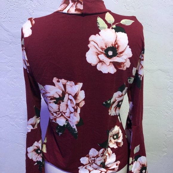 Floral burgundy knit top - Picture 2 of 5